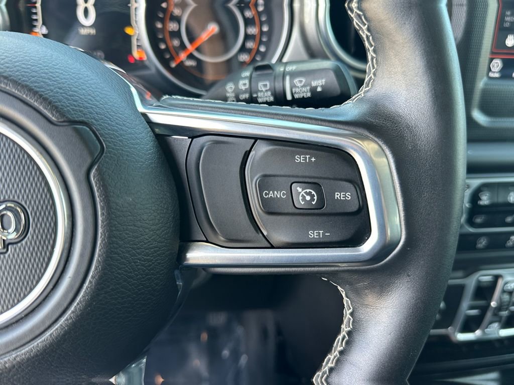 Used 2018 Jeep Wrangler Unlimited Sahara w/ Dual Top Group AWD/4WD image 23
