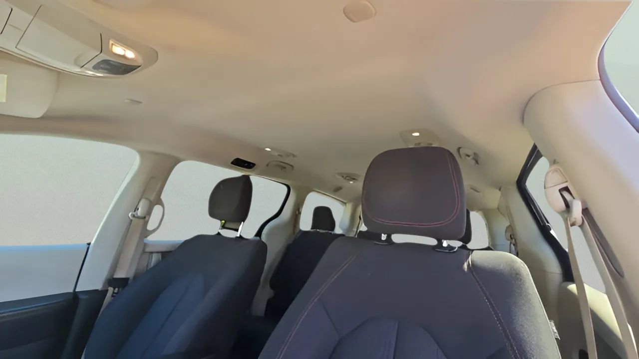 Used 2017 Chrysler Pacifica Touring image 27