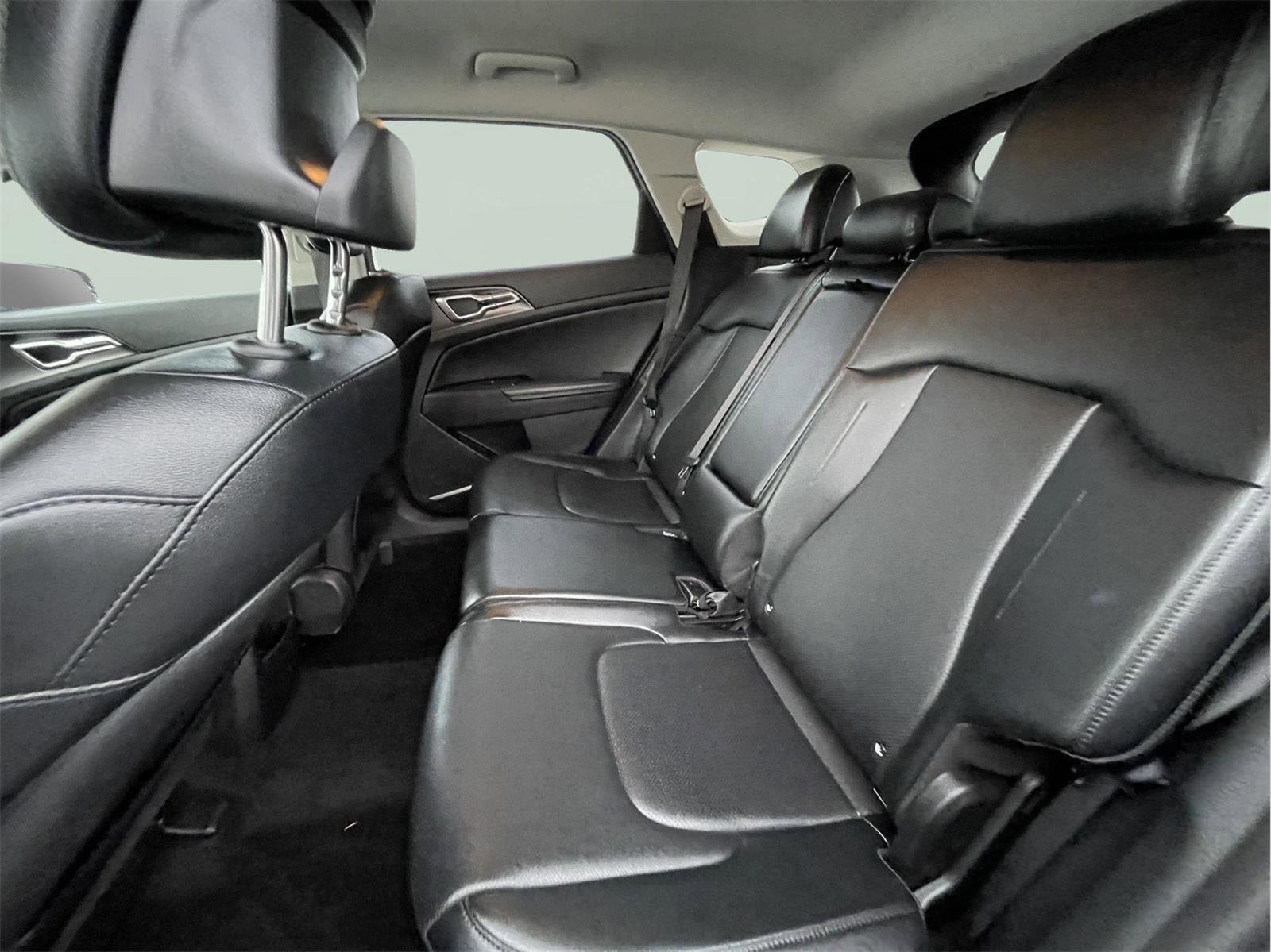 Used 2023 Kia Sportage EX image 15