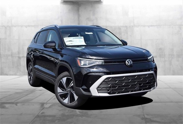New 2025 Volkswagen Taos SE image 2