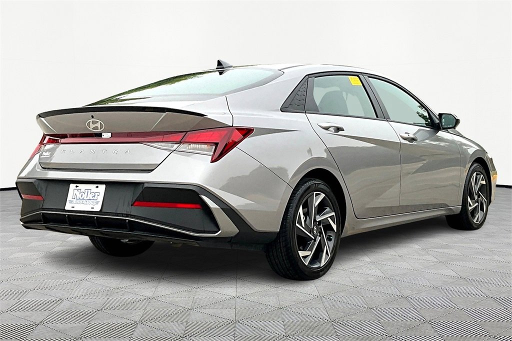 Certified 2025 Hyundai Elantra Sport image 2
