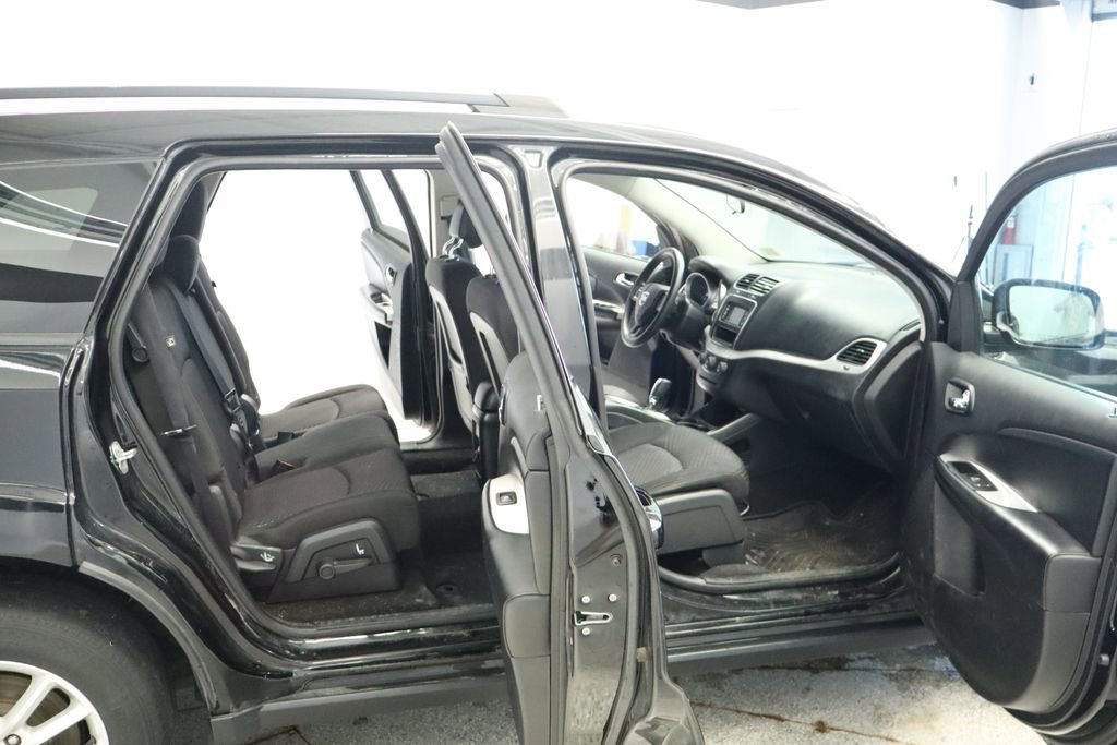Used 2017 Dodge Journey SXT w/ Comfort/Convenience Group image 19