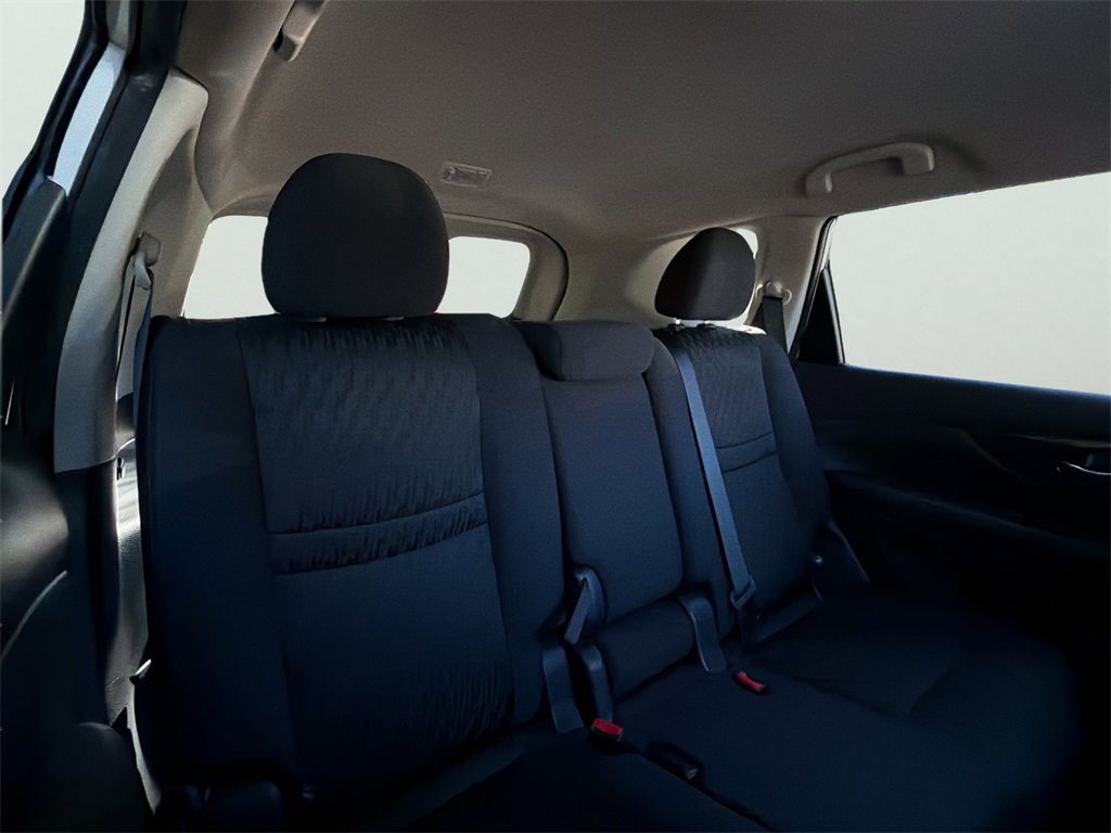 Used 2017 Nissan Rogue SV image 10