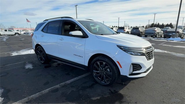 Used 2022 Chevrolet Equinox RS w/ Infotainment Package image 2