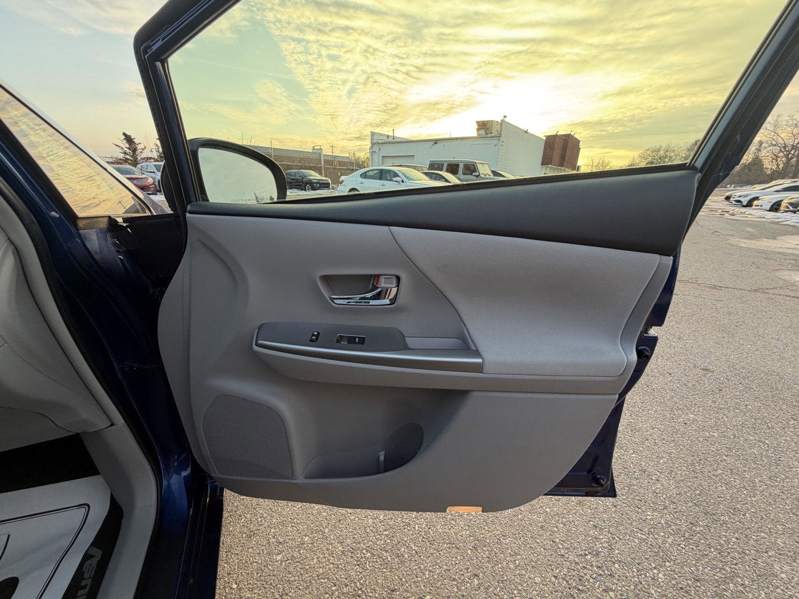 Used 2017 Toyota Prius V Three w/ Carpet Mat Package image 27