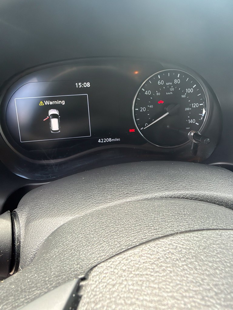 Used 2023 Nissan Kicks SV FWD image 7