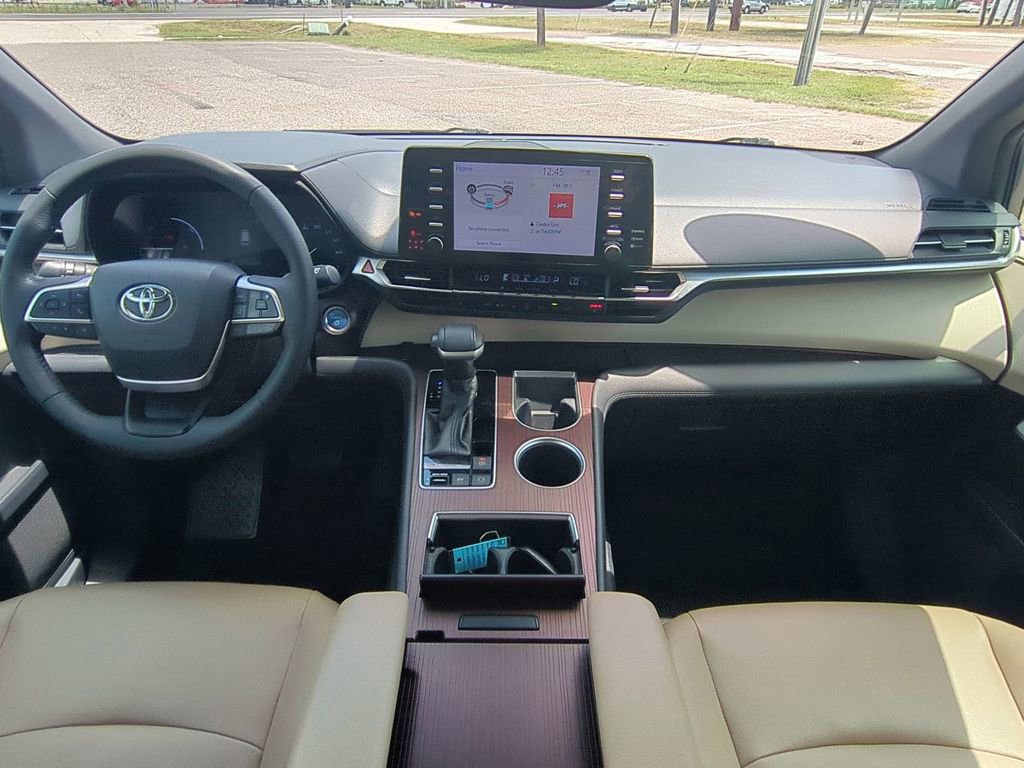 Used 2021 Toyota Sienna XLE FWD image 19