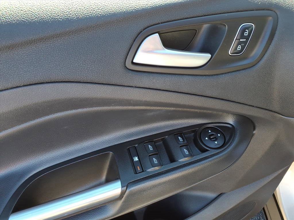 Used 2017 Ford Escape SE image 12