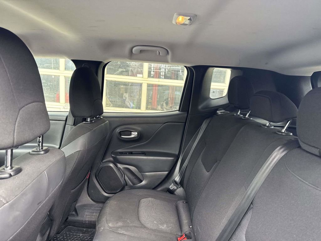 Used 2023 Jeep Renegade Trailhawk image 10