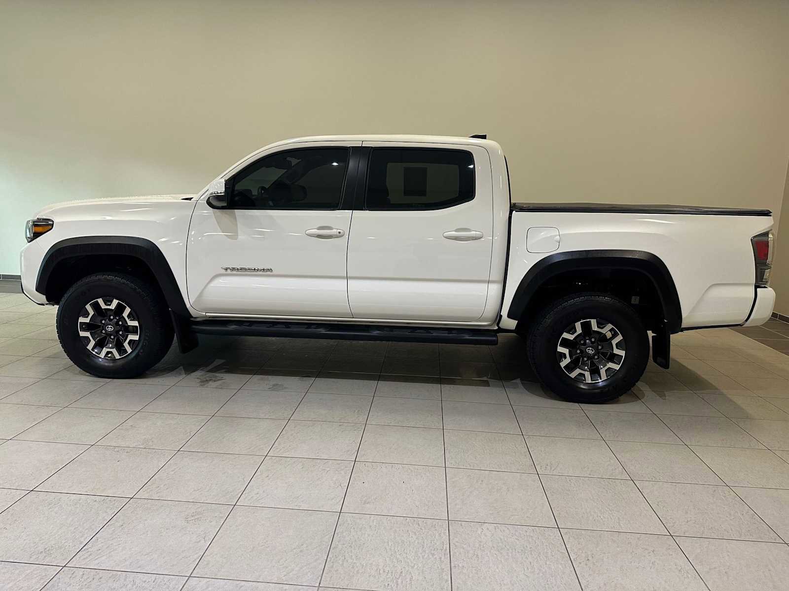 Certified 2021 Toyota Tacoma TRD Off-Road w/ TRD Premium Off Road Package AWD/4WD image 3