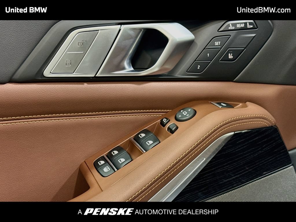 New 2027 BMW X7 xDrive40i w/ M Sport Package AWD/4WD image 3