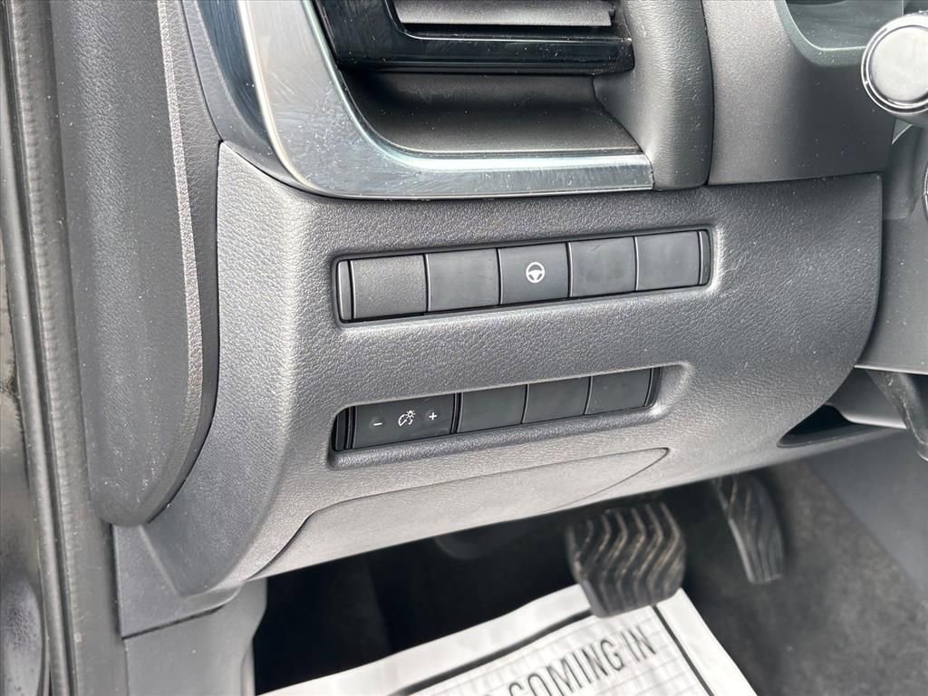 Used 2023 Nissan Rogue SV image 7