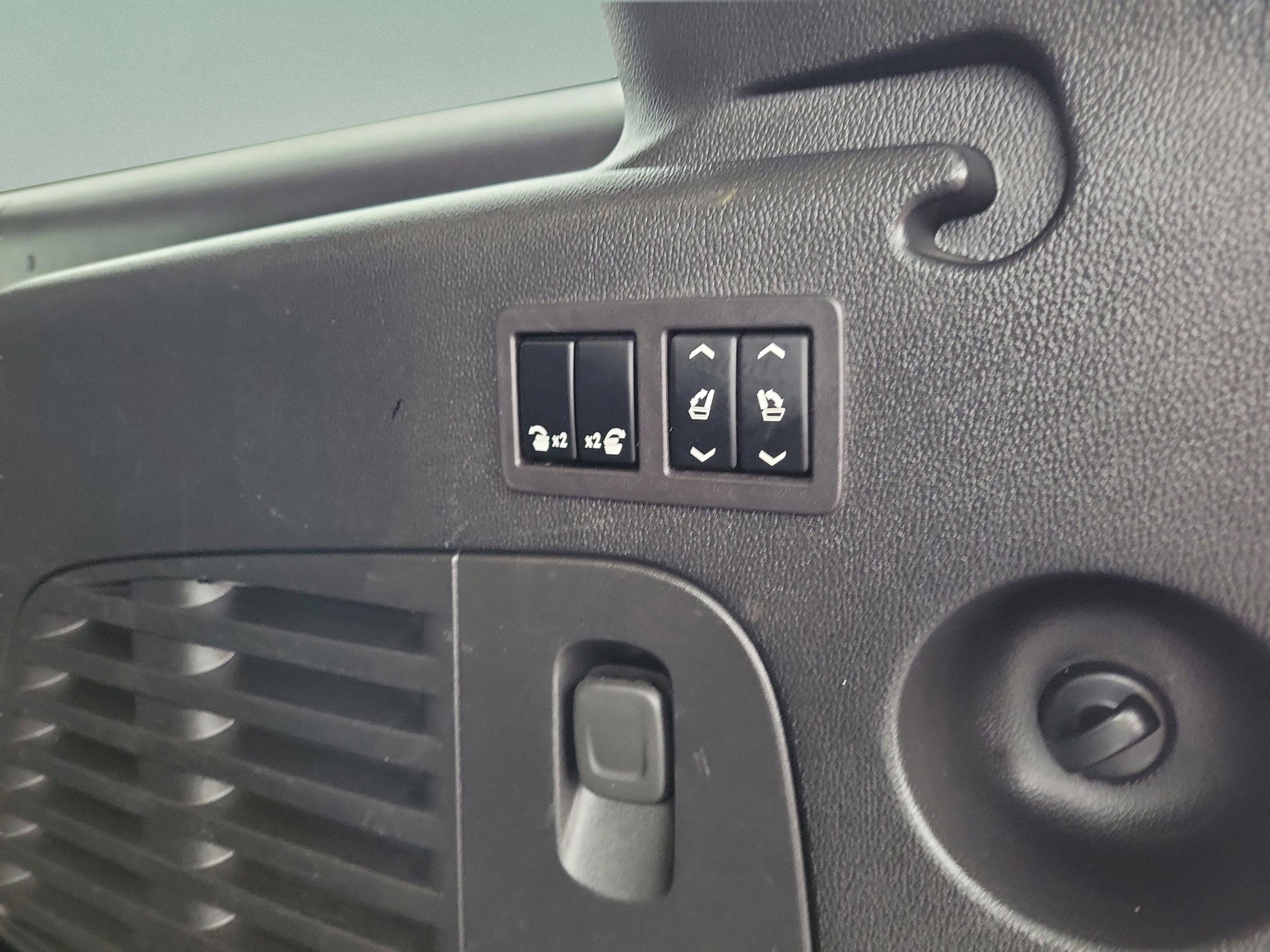 Used 2019 Chevrolet Suburban LT image 12