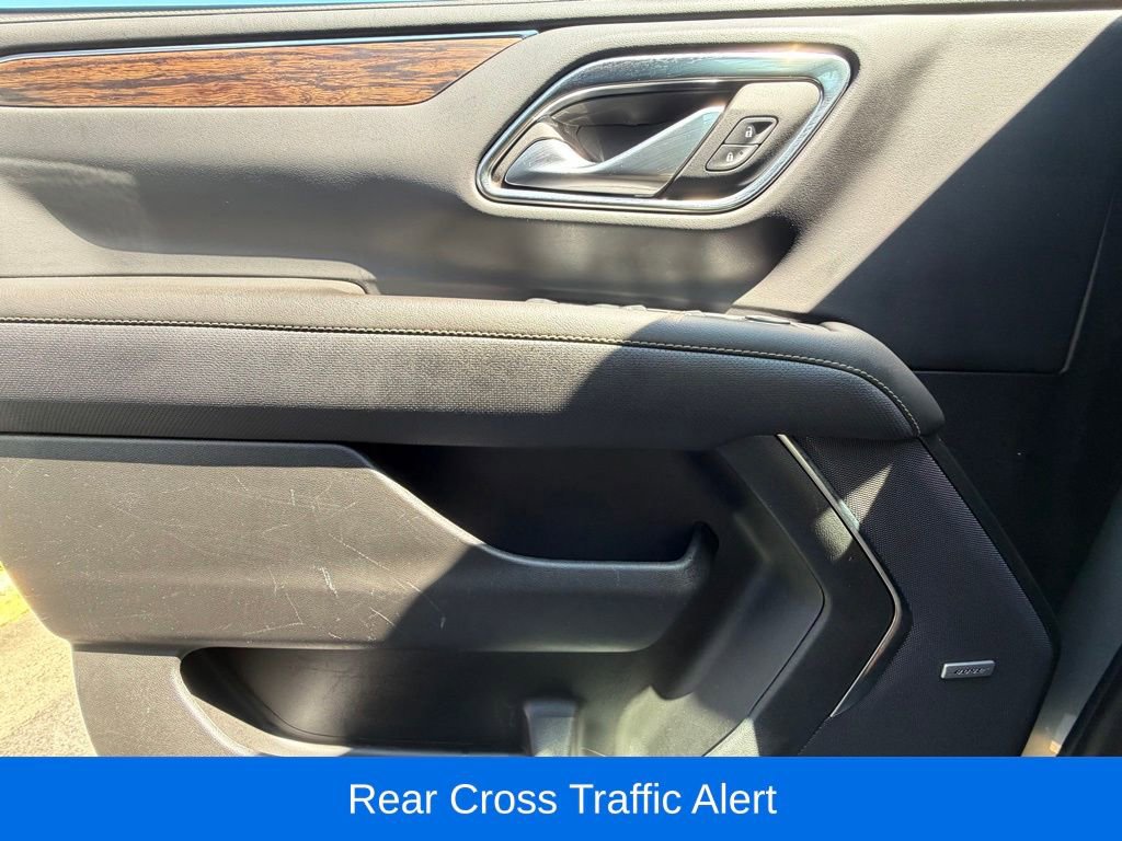Used 2024 Chevrolet Suburban Premier image 32