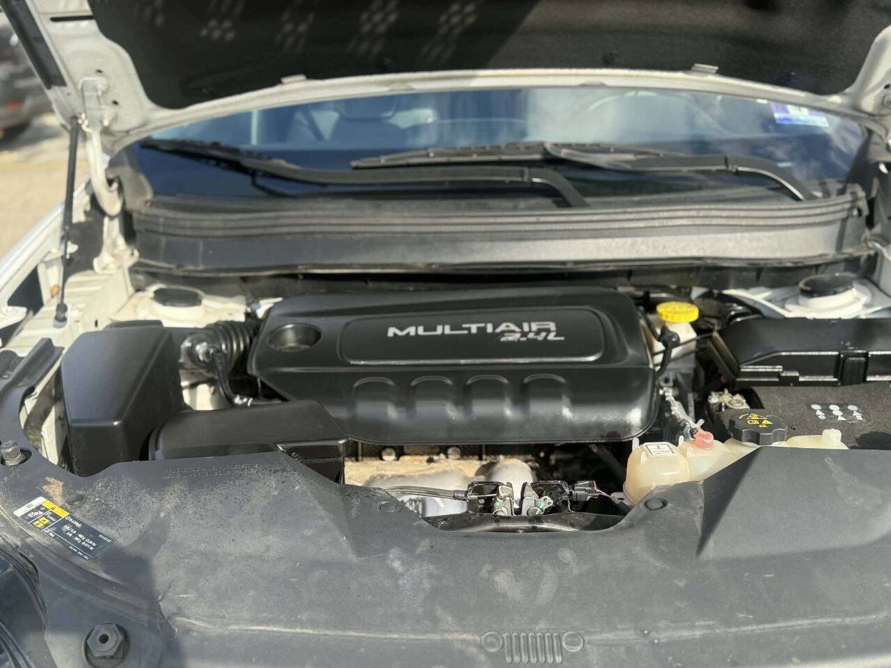Used 2019 Jeep Cherokee Latitude Plus AWD/4WD image 25