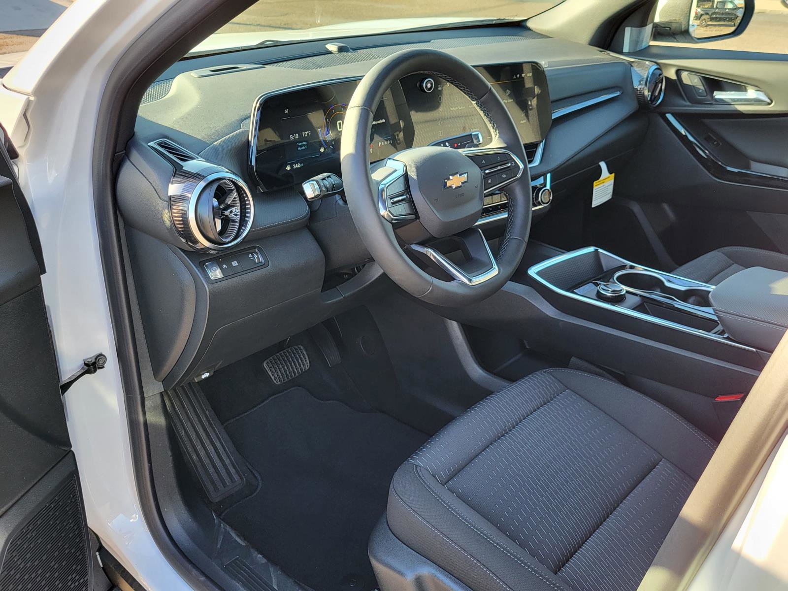 New 2026 Chevrolet Equinox LT w/ Safety and Technology Package image 14