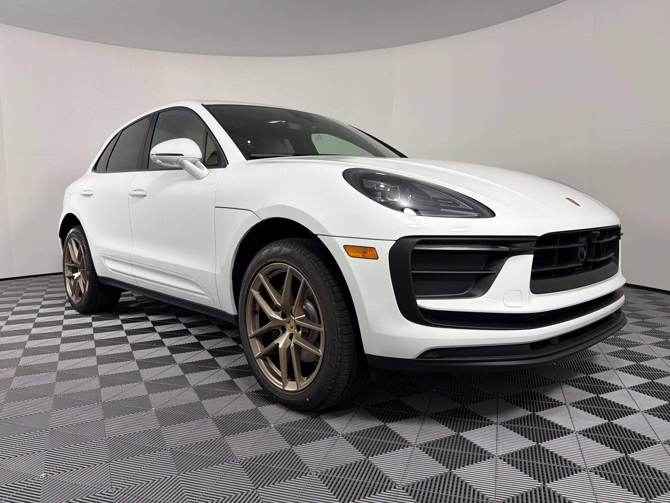 New 2026 Porsche Macan AWD/4WD image 7