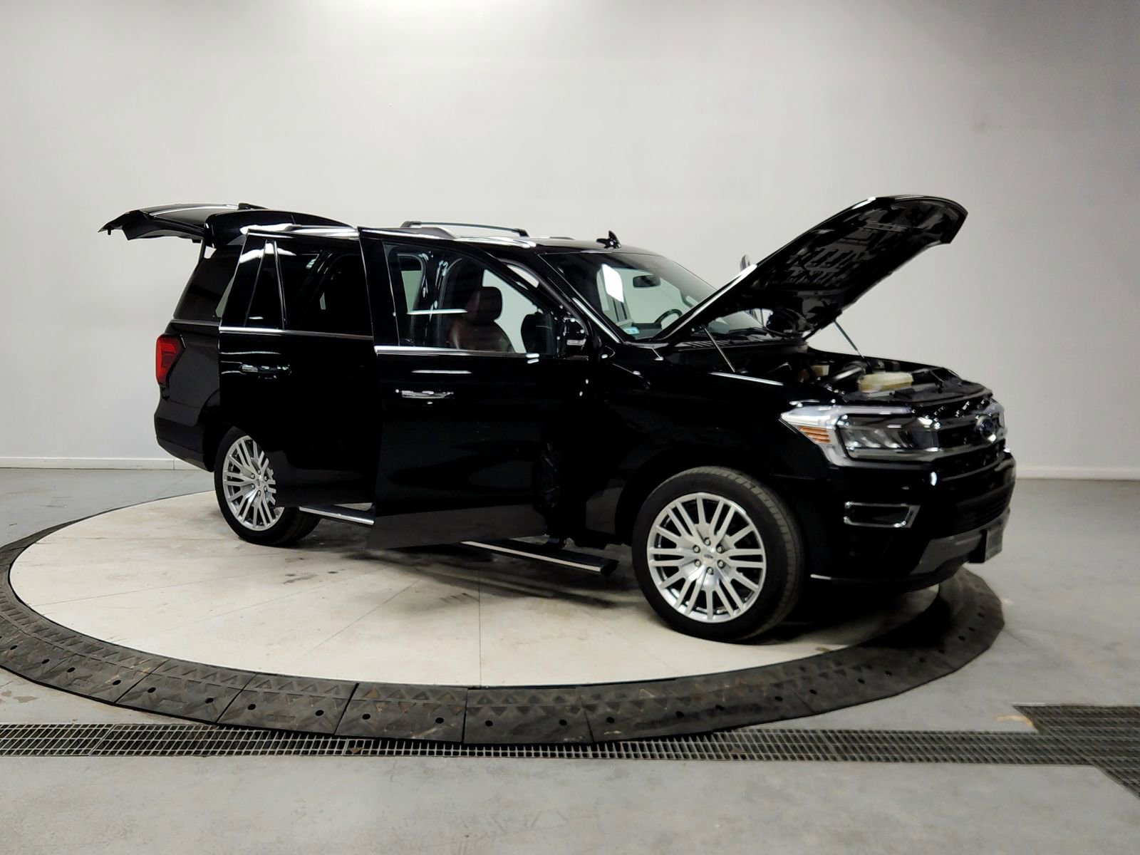 Used 2024 Ford Expedition Limited image 9