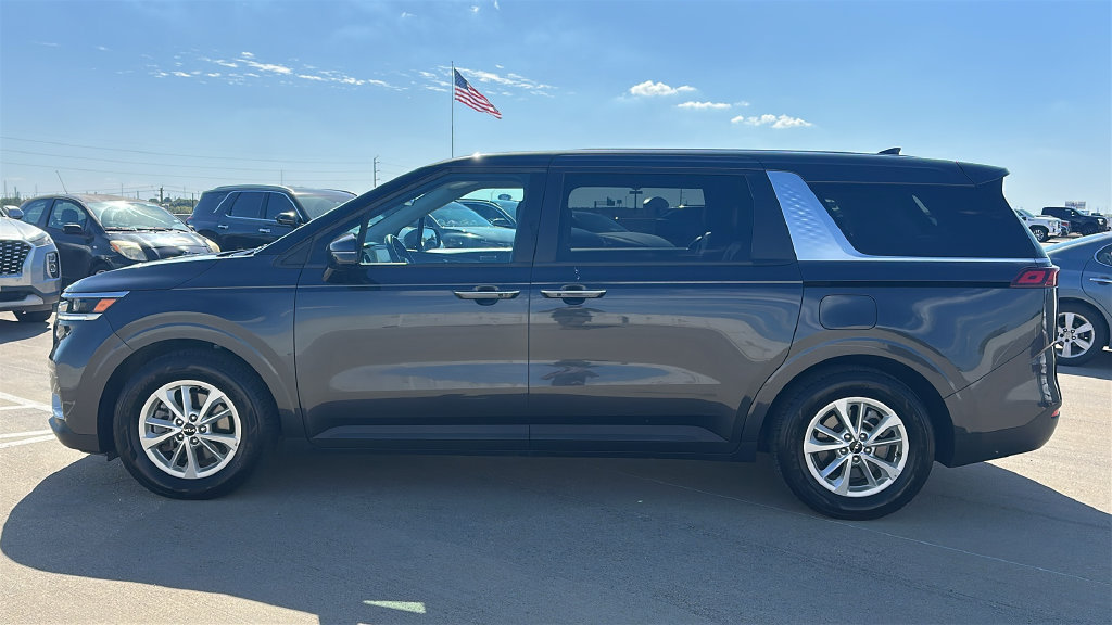 Used 2024 Kia Carnival LX FWD image 9