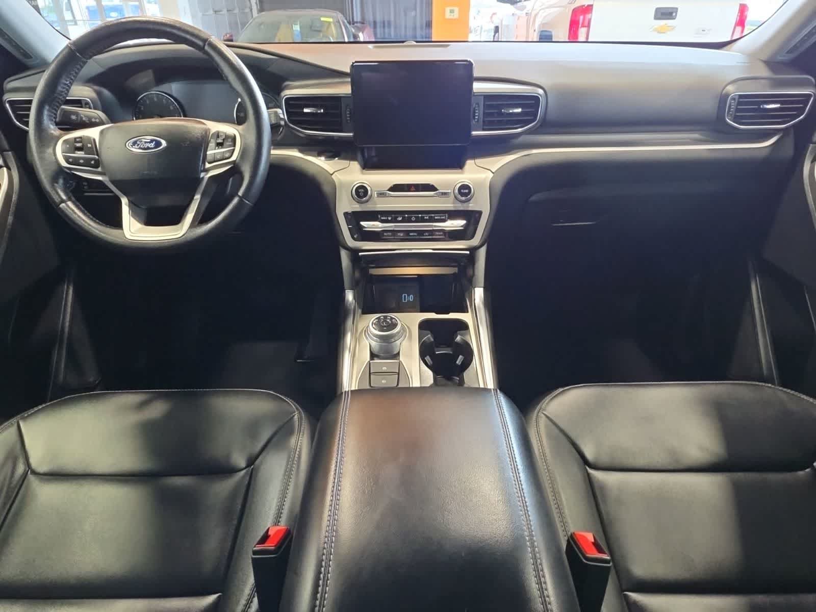 Used 2023 Ford Explorer XLT w/ Equipment Group 202A AWD/4WD image 28