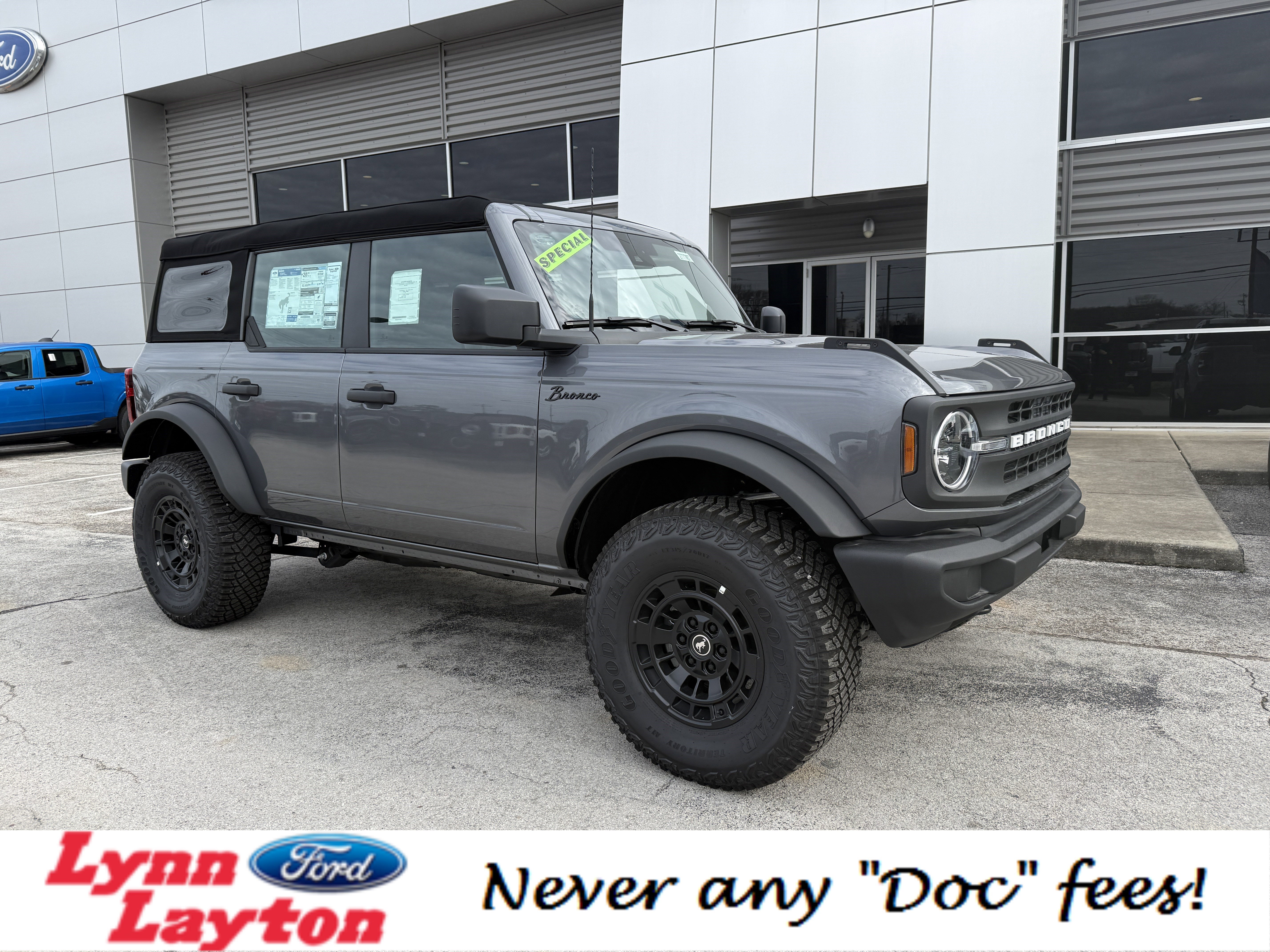 New 2025 Ford Bronco 4-Door image 3