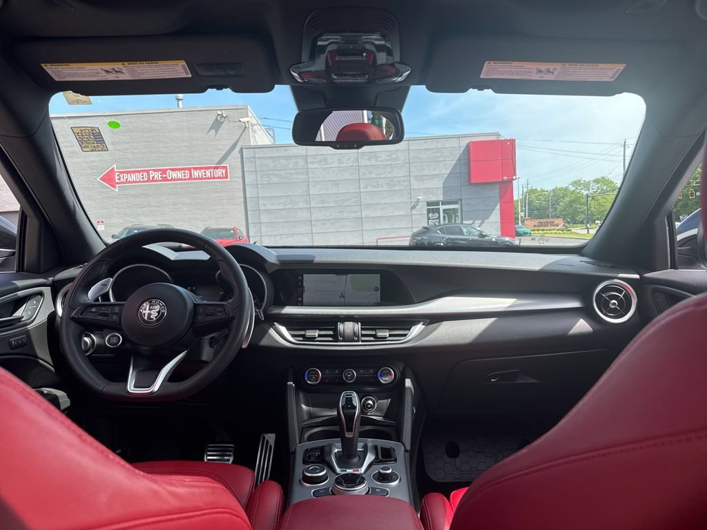 Used 2023 Alfa Romeo Stelvio Veloce AWD/4WD image 34