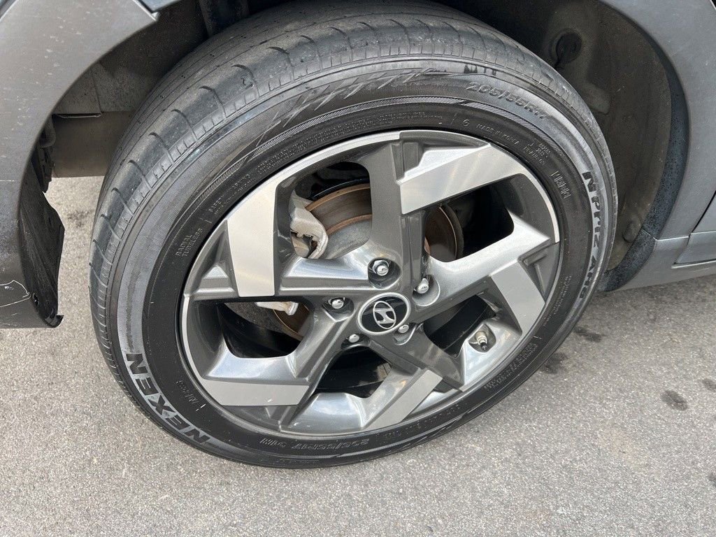 Used 2023 Hyundai Venue SE image 15