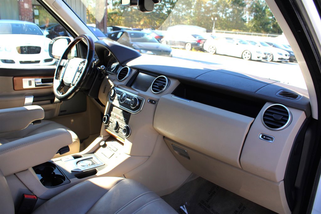 Used 2016 Land Rover LR4 HSE image 19
