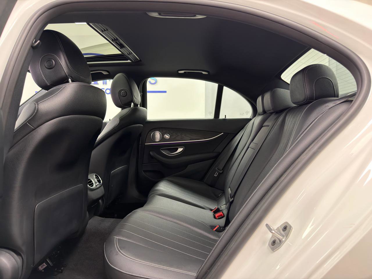 Used 2020 Mercedes-Benz E 350 E 350 4MATIC Sedan w/ Parking Assistance Package image 32