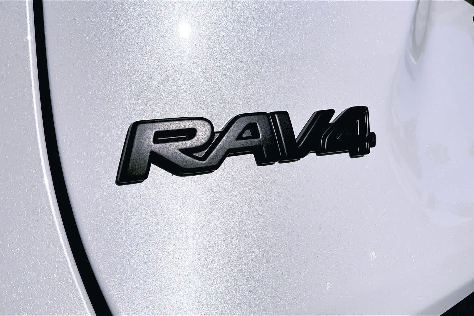 Used 2022 Toyota RAV4 XLE Premium FWD image 29