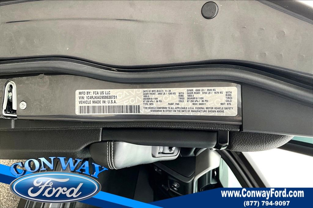 Used 2025 Jeep Grand Cherokee L Laredo w/ Luxury Tech Group I image 21