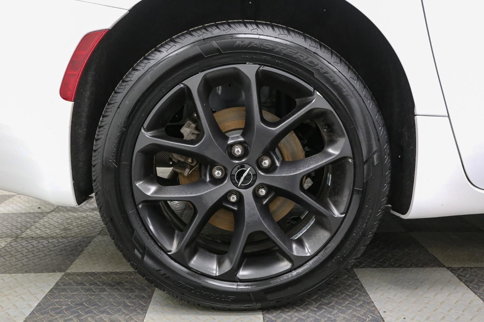 Used 2022 Chrysler Pacifica Touring-L w/ S Appearance Package image 16