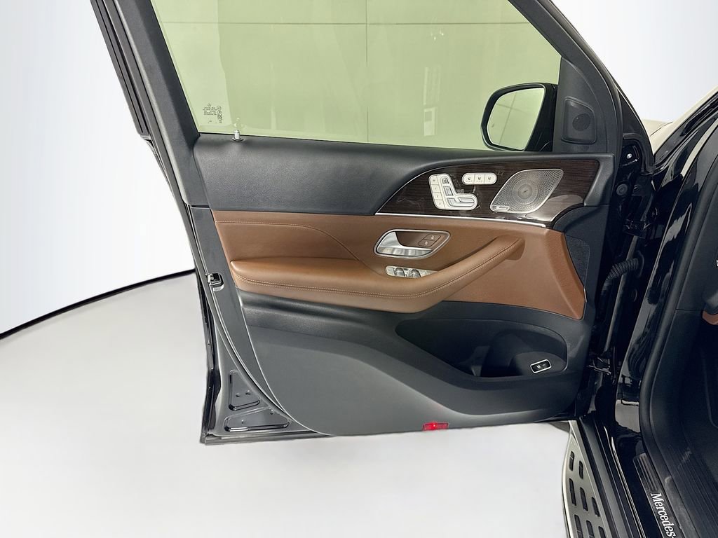 Used 2025 Mercedes-Benz GLS 450 4MATIC image 25