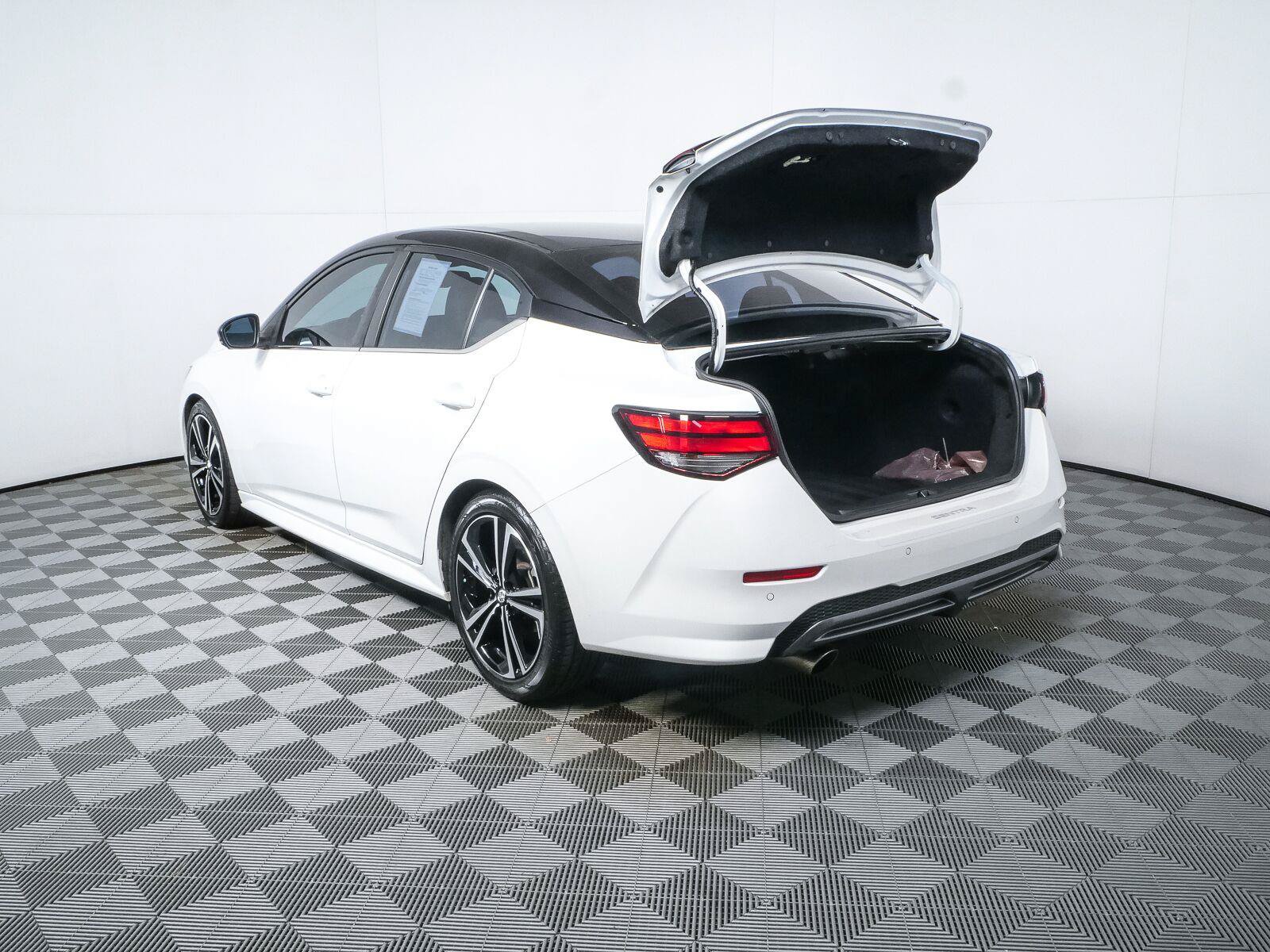 Used 2021 Nissan Sentra SR w/ SR Premium Package FWD image 29