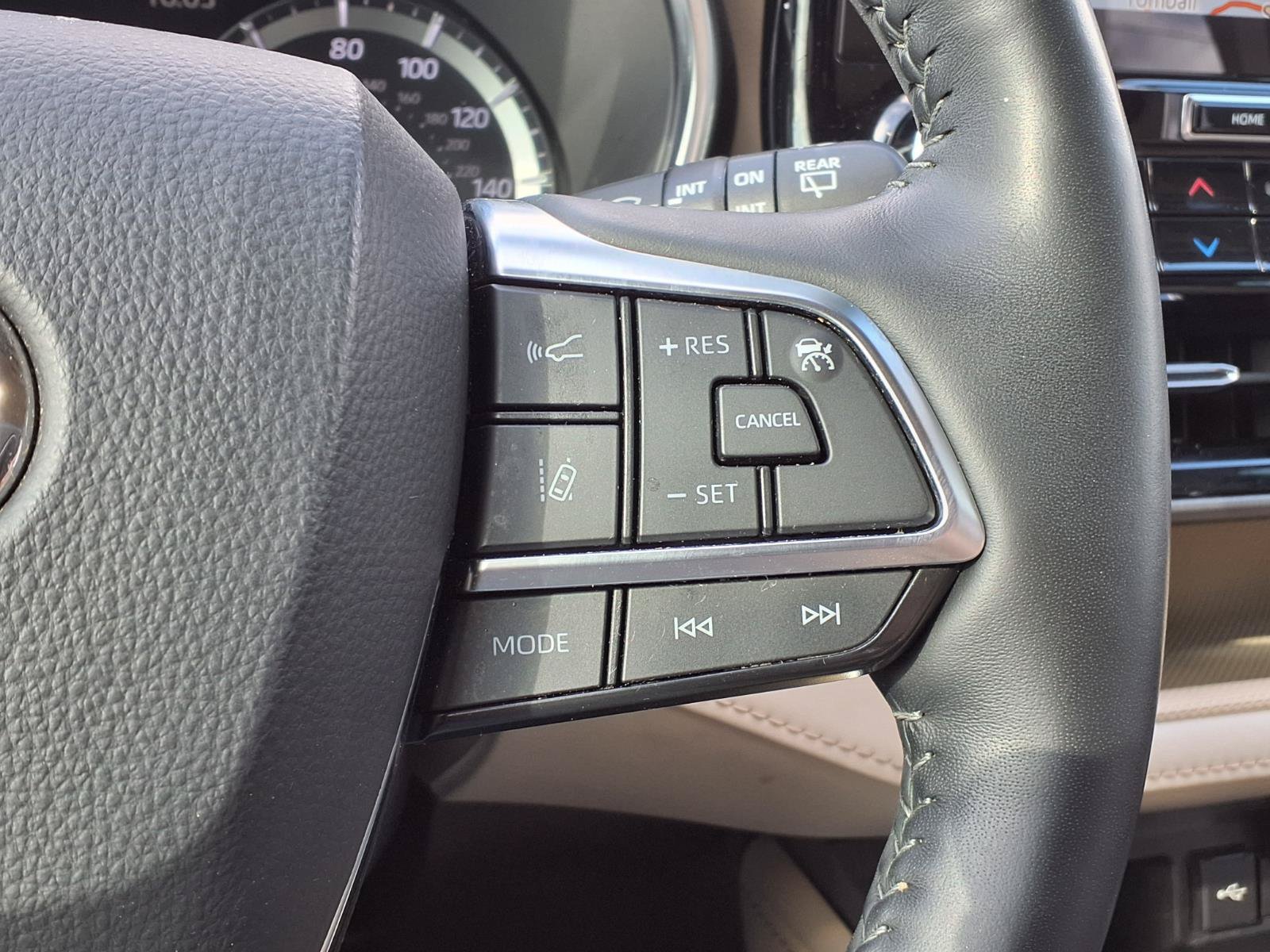 Certified 2021 Toyota Highlander Limited FWD image 24