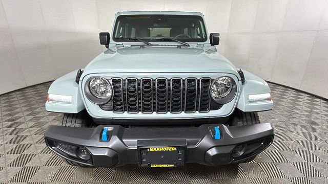 Used 2024 Jeep Wrangler Unlimited w/ Convenience Group AWD/4WD image 8