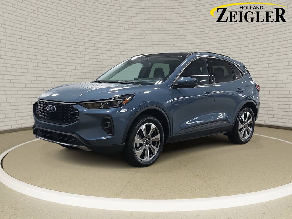 Used 2025 Ford Escape Platinum w/ Premium Technology Package image 1