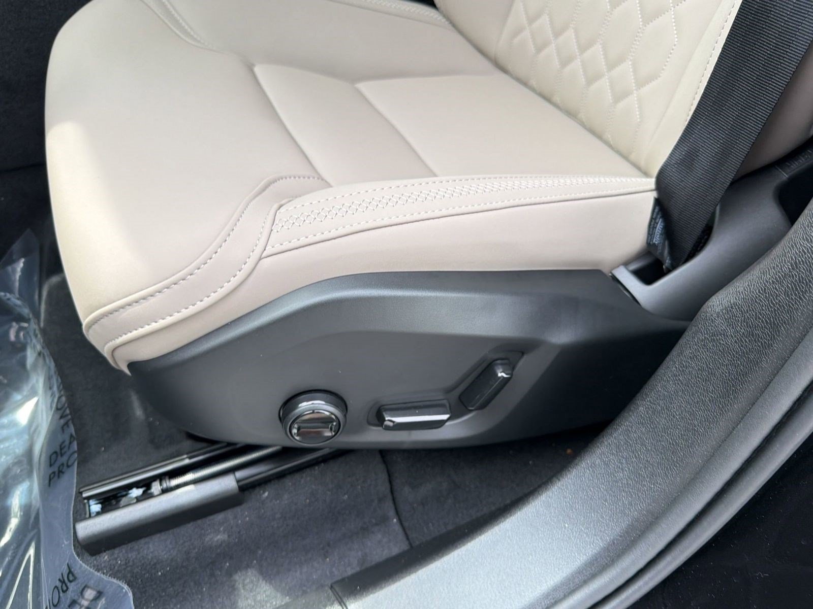 New 2026 Volvo XC60 B5 Plus w/ Protection Package AWD/4WD image 14