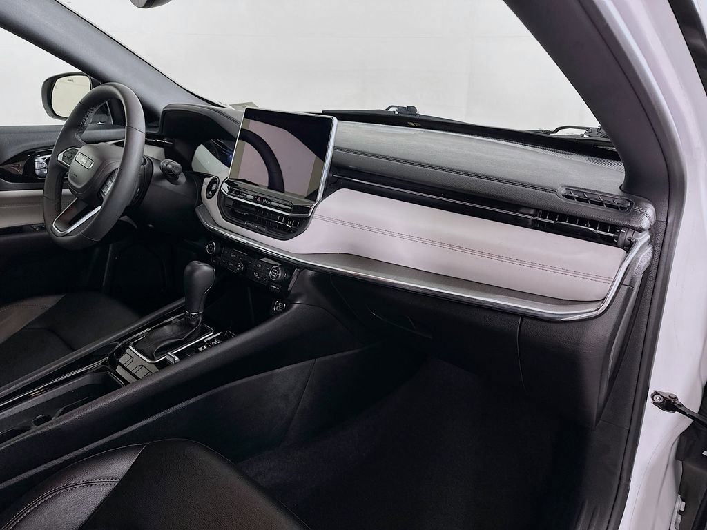 Certified 2024 Jeep Compass Limited image 39