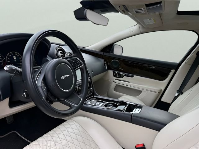 Used 2019 Jaguar XJ L Supercharged image 19