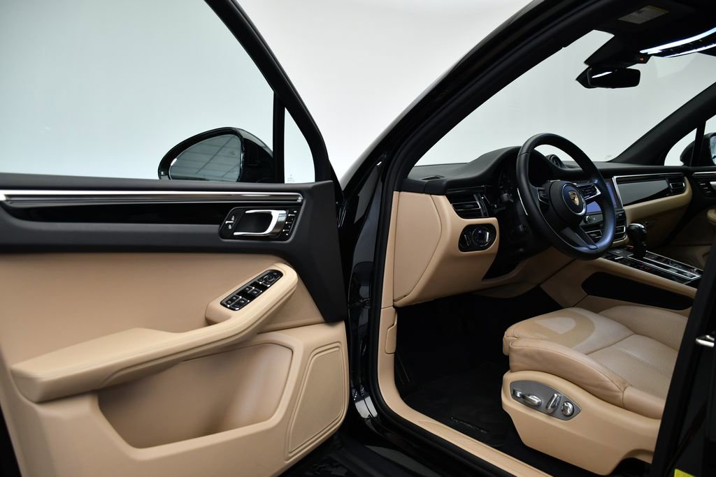 Certified 2023 Porsche Macan Turbo image 39