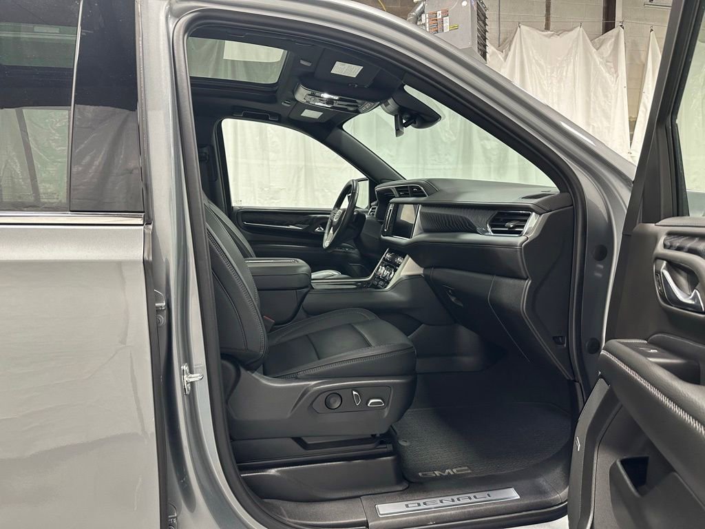 Used 2023 GMC Yukon XL Denali AWD/4WD image 59