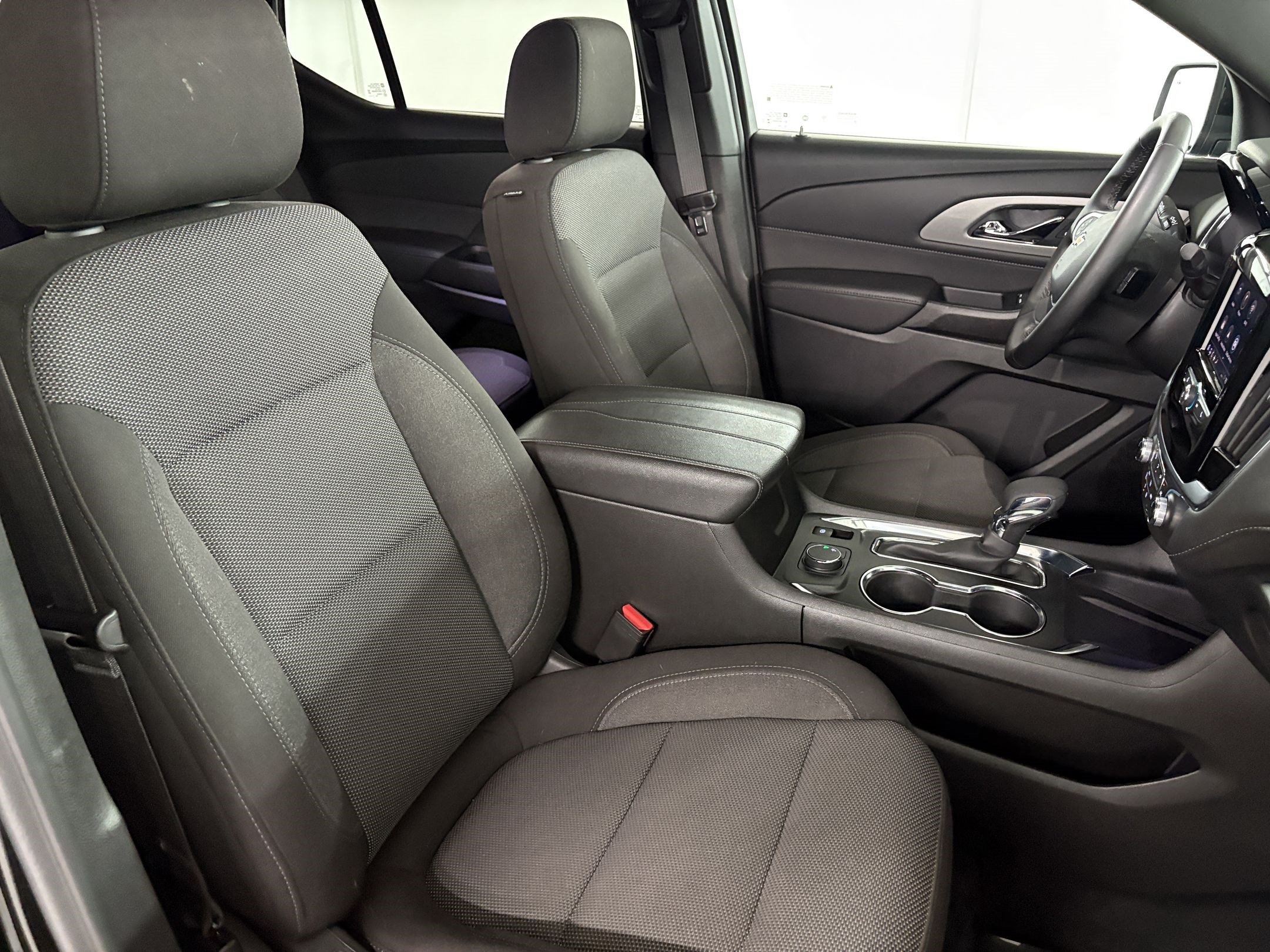 Used 2023 Chevrolet Traverse LT w/ LPO, Cargo Package FWD image 25