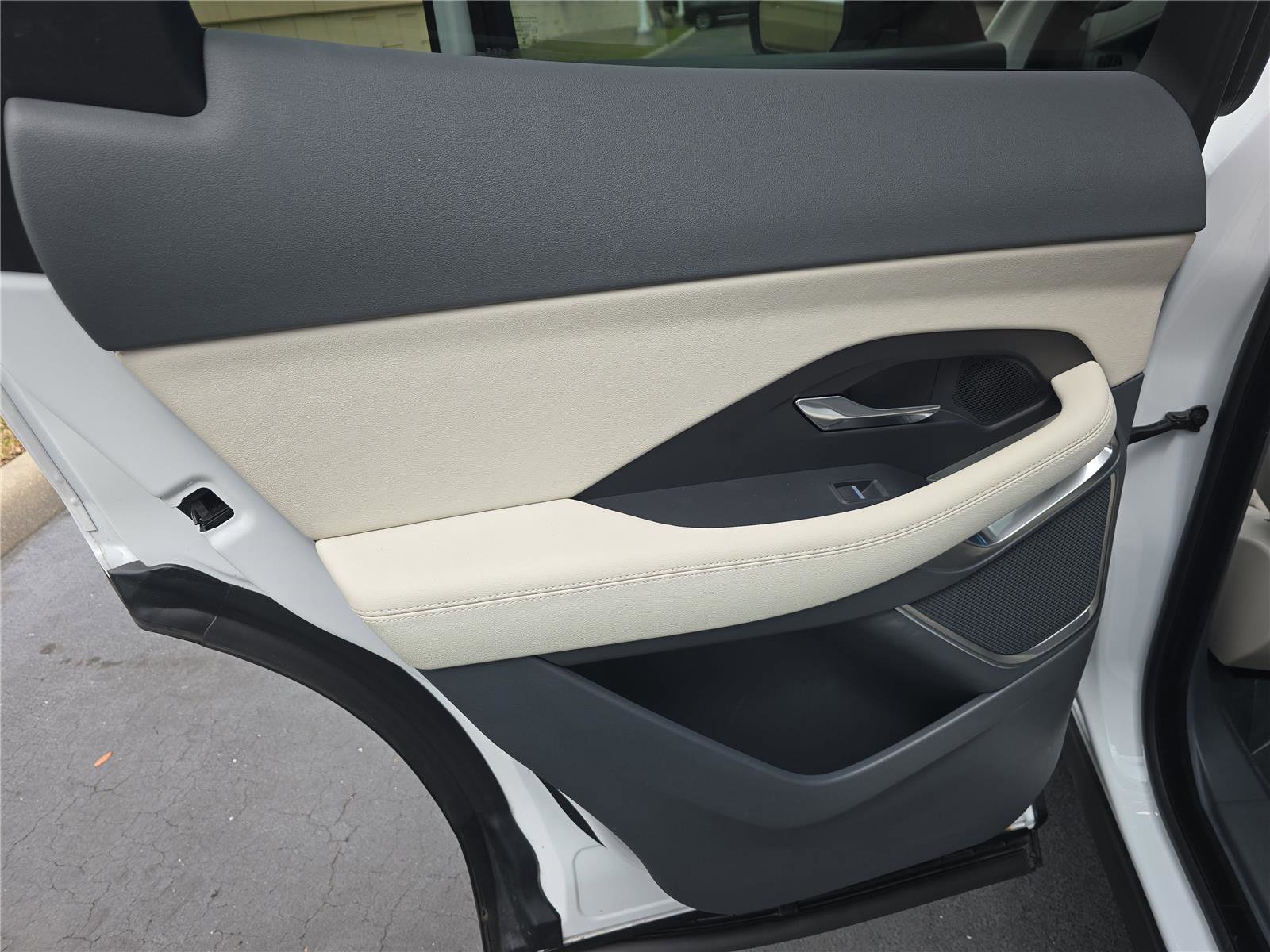 Used 2020 Jaguar E-PACE SE image 13