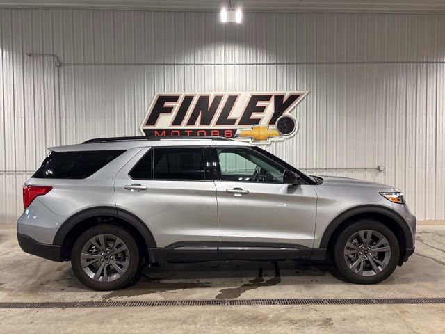 Used 2023 Ford Explorer XLT w/ Equipment Group 202A image 2