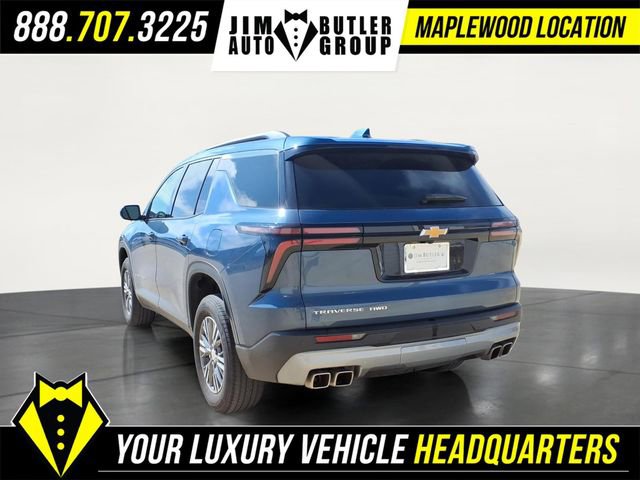 Used 2025 Chevrolet Traverse LT image 2