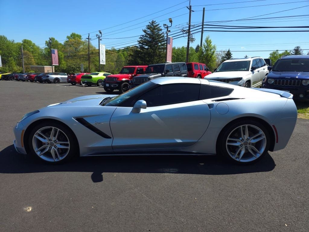 Used 2017 Chevrolet Corvette Stingray Coupe RWD image 5