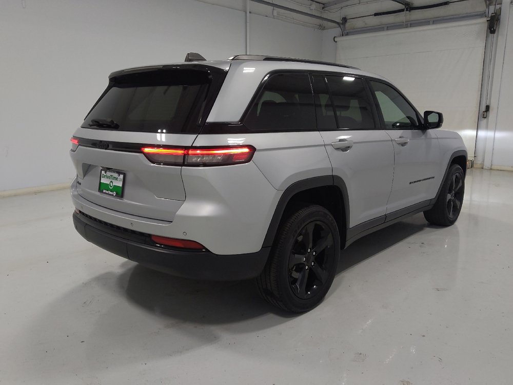 Used 2023 Jeep Grand Cherokee Altitude AWD/4WD image 9