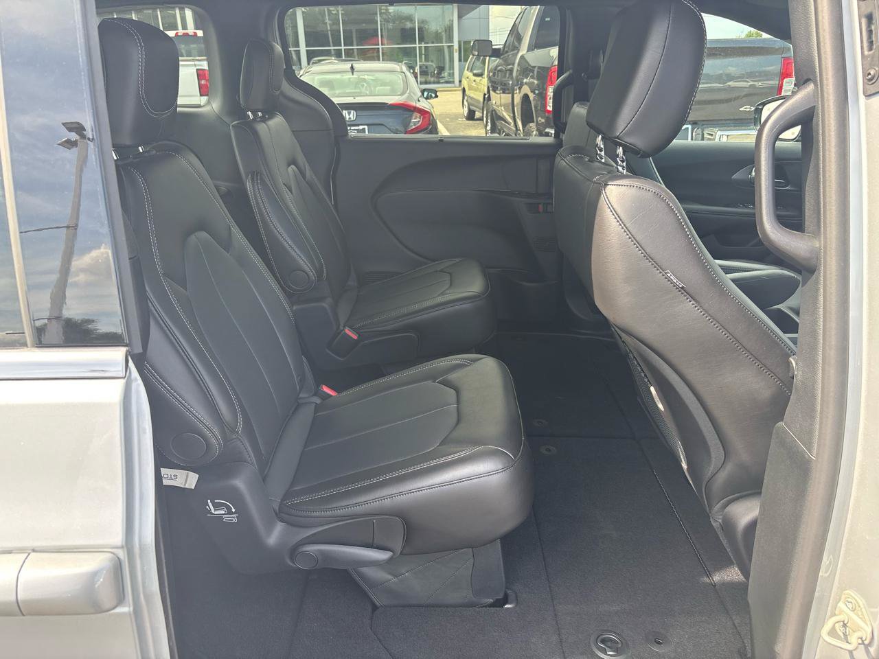 Used 2026 Chrysler Pacifica Select FWD image 23