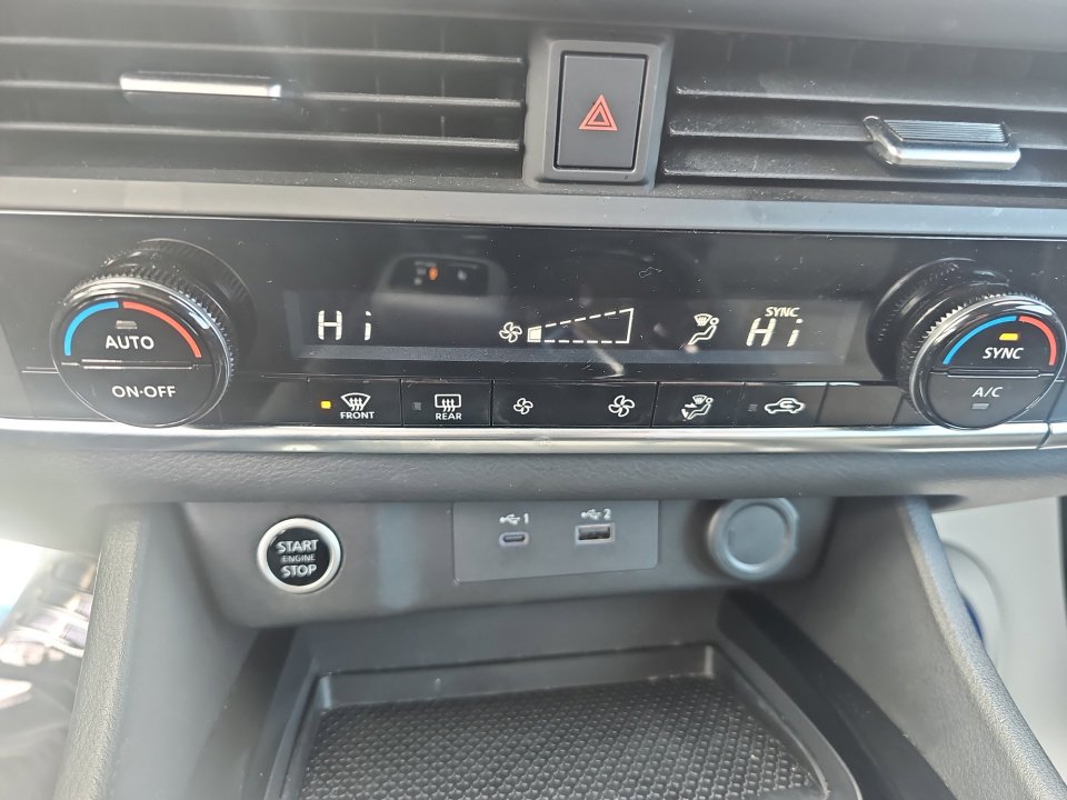 Used 2023 Nissan Rogue SV image 22